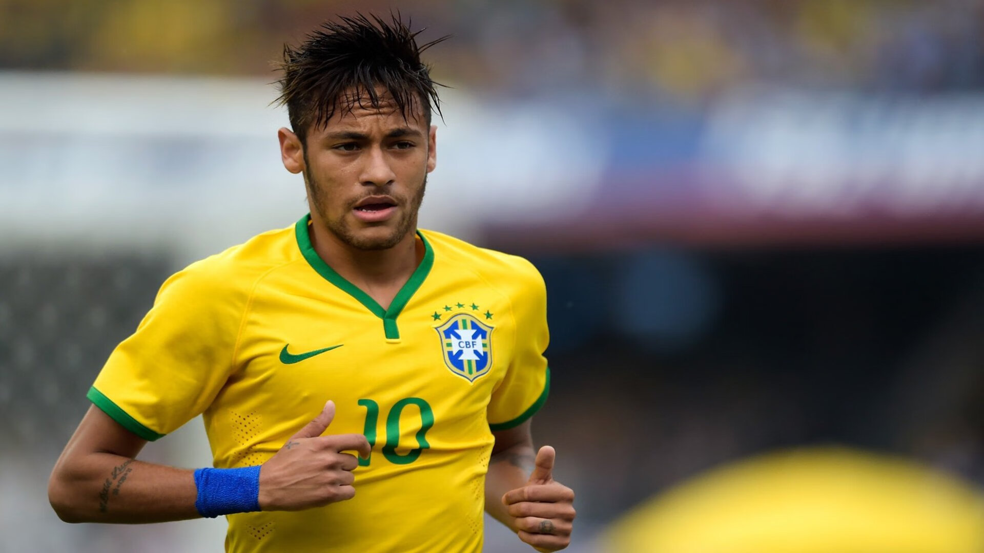 AC米兰队-“2025世界运动会：高新体育中心健力赛，选手挑战重量极限”