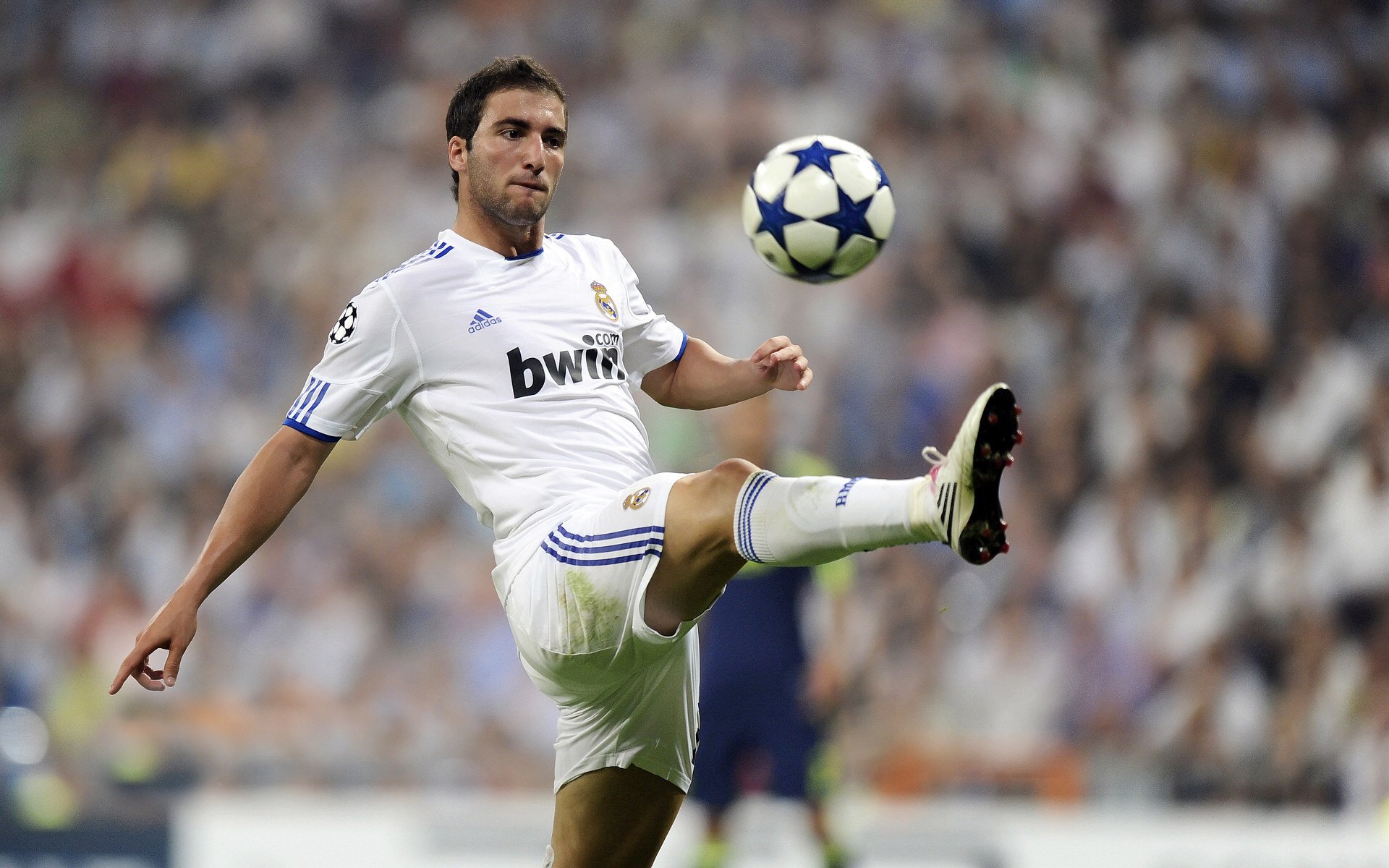 乒乓球旋转大师表演赛 强侧旋令对手措手不及